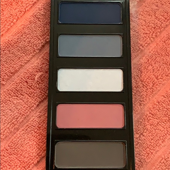 Ultima ll eyeshadow and blush. No brush included - Picture 1 of 5